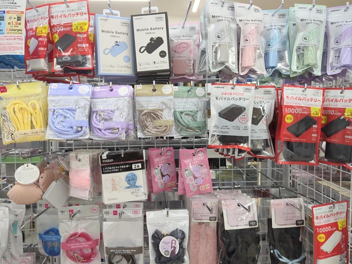 ダイソーのモバイルバッテリー売り場